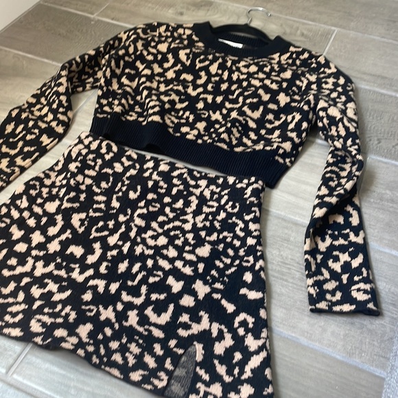 Matching set skirt and crop top - Picture 4 of 4